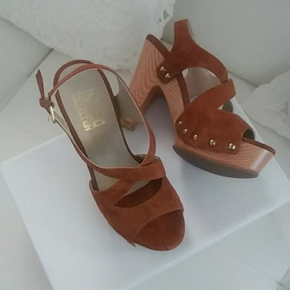 Shoes - Picture 2 of 4